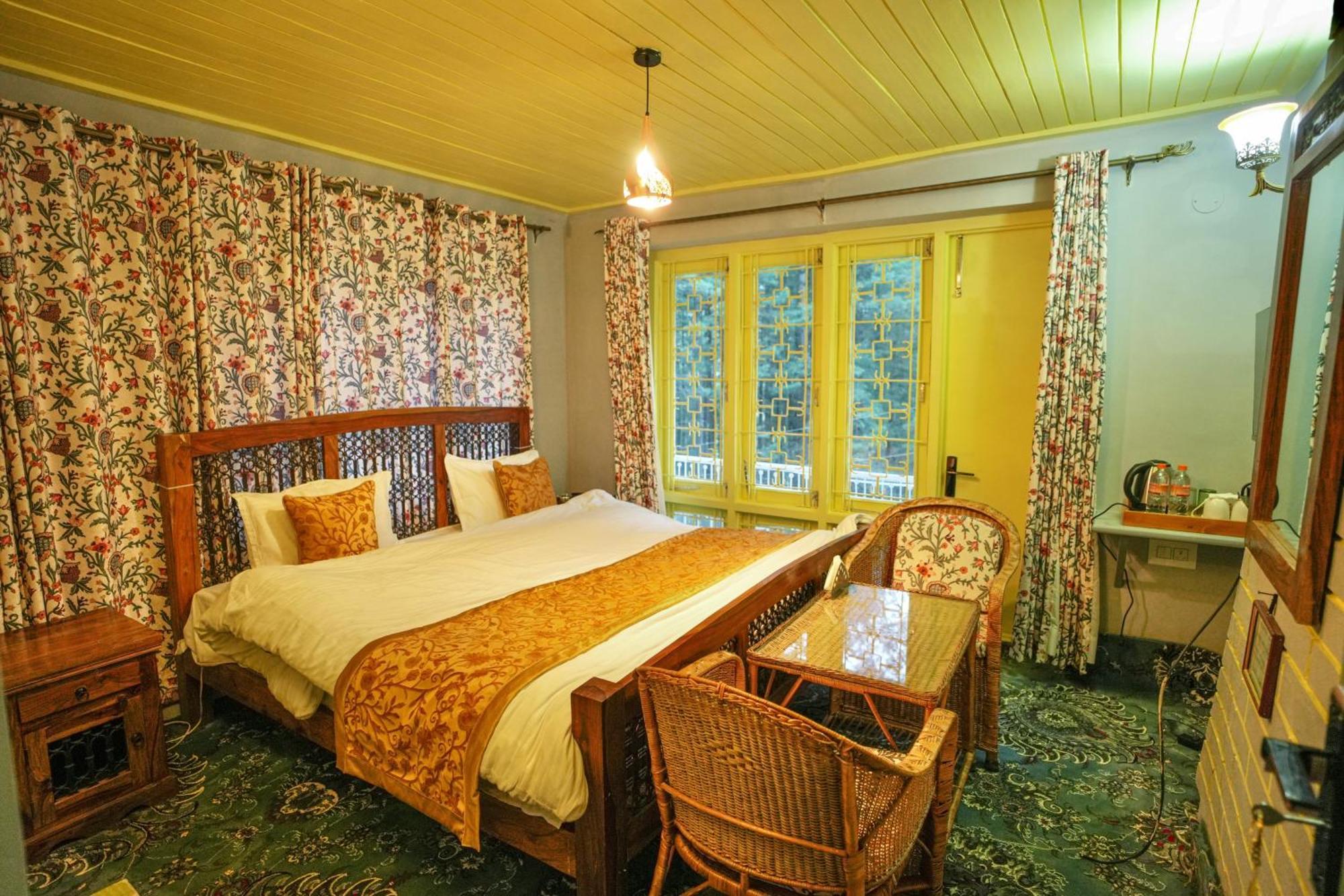 Hotel Little Silver Pahalgam Exterior photo